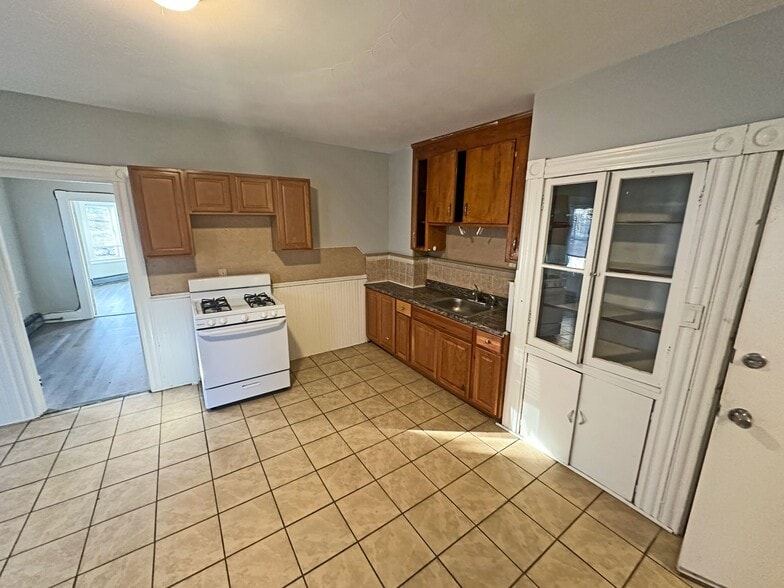 More Photos Of 266 High St, New Britain Apartments For Sale