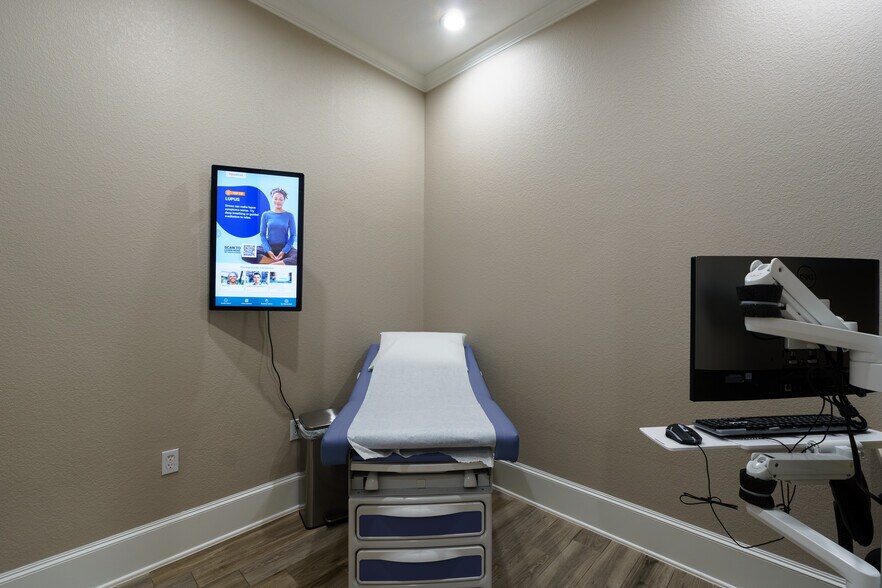 More Photos Of 17844 Mound Rd, Cypress Medical For Sale