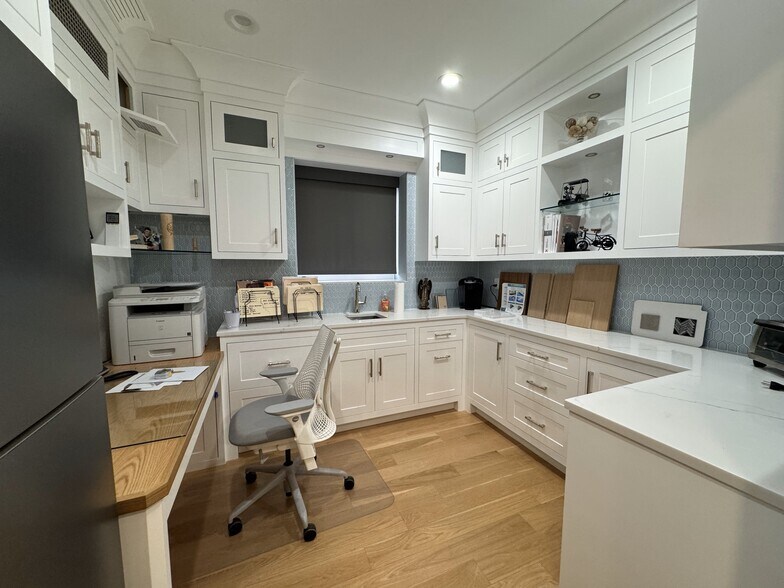 More Photos Of 425 Fairfield Ave, Stamford Manufacturing For Lease