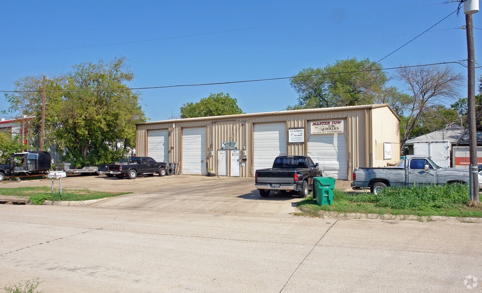 Primary Photo Of 305 N Grants Ln, Fort Worth Auto Repair For Sale