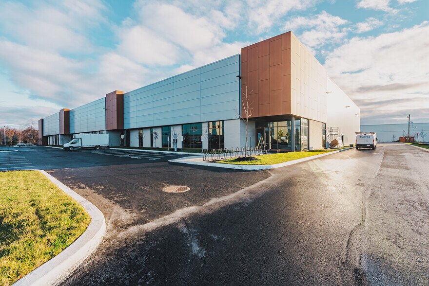 More Photos Of 5800 St Ontario E, Montréal Distribution For Lease