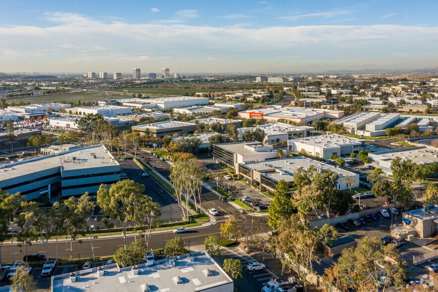More Photos Of 3 Oldfield, Irvine Warehouse For Lease