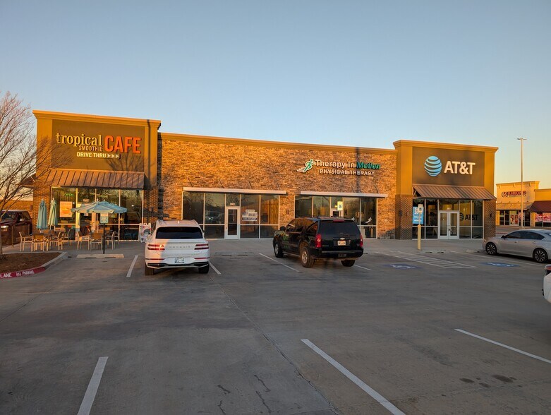 More Photos Of 1734-1740 NW 82nd St, Lawton Storefront For Lease