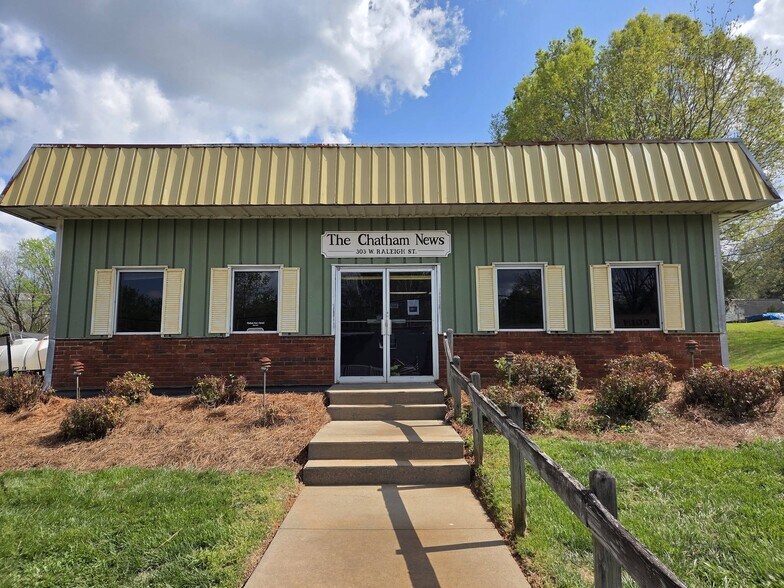 Primary Photo Of 303 W Raleigh St, Siler City Flex For Sale