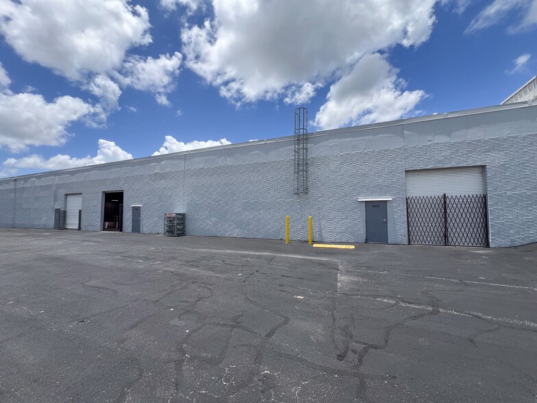 More Photos Of 5810-5922 Business Park, San Antonio Warehouse For Lease