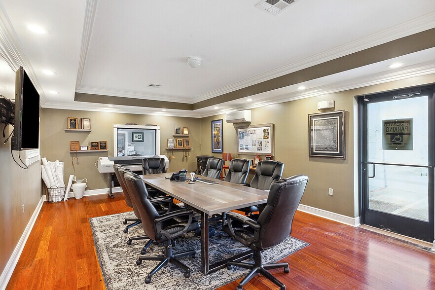 More Photos Of 234 Harbor Cir, New Orleans Warehouse For Sale