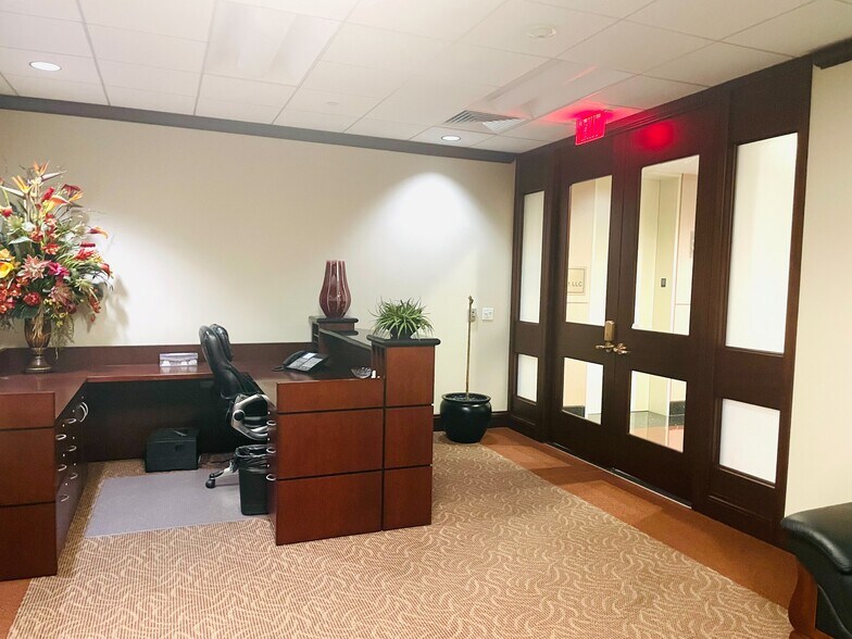 More Photos Of 9999 Bellaire Blvd, Houston Medical For Lease