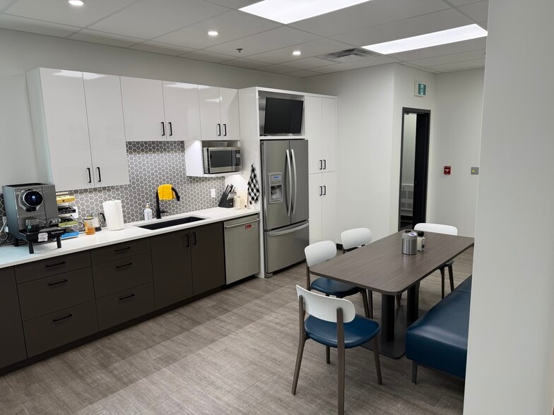 More Photos Of 10645 74th St SE, Calgary Flex For Lease