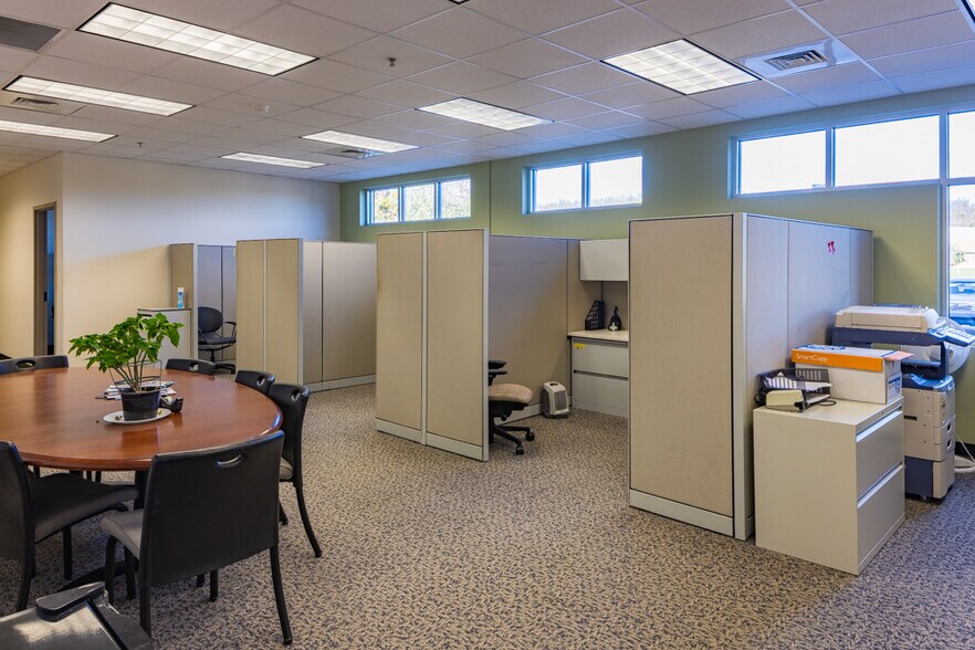 More Photos Of 10431 Wallace Alley St, Kingsport Office For Sale