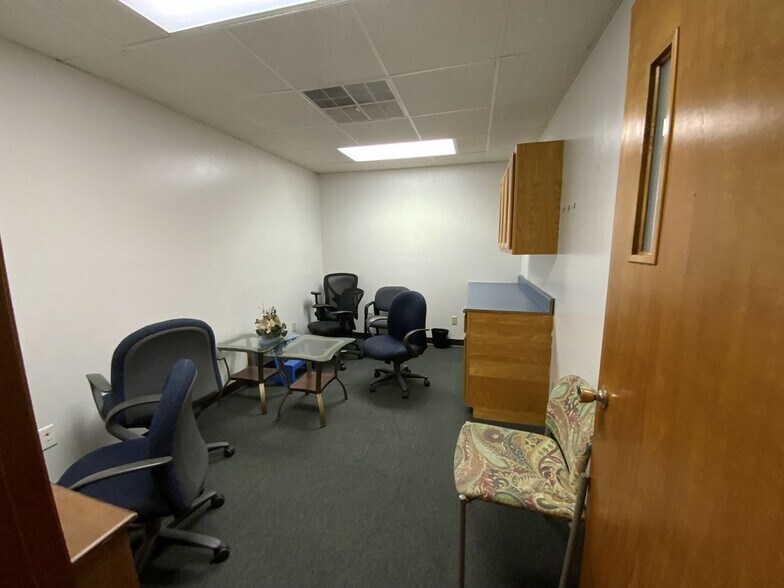 More Photos Of 2415 N Gateway Ave, Harriman Medical For Sale