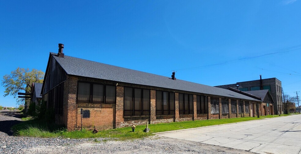 More Photos Of 2226 Clark St, Mount Pleasant Manufacturing For Sale