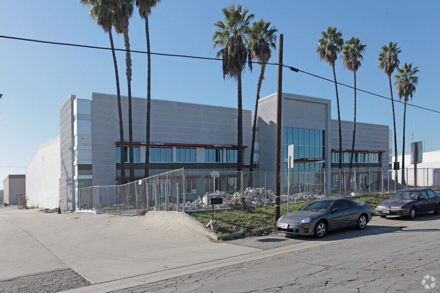 More Photos Of 3200 E 29th St, Long Beach Showroom For Sale