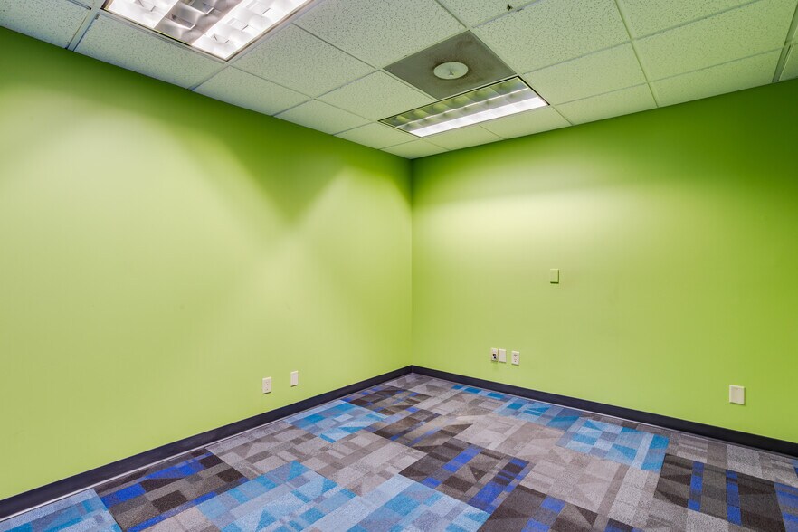 More Photos Of 500 W 1 St Ave, Hutchinson Office For Sale
