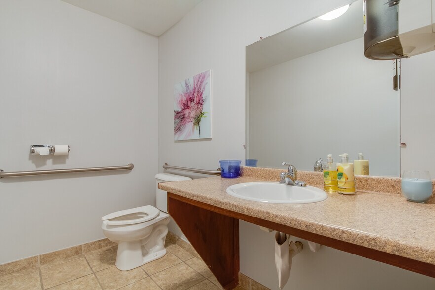 More Photos Of 227-229 S Washington Sq, Lansing Storefront Retail Office For Sale