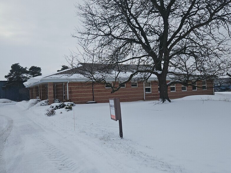 More Photos Of 30 Ridgeway Cir, Woodstock Office For Sale