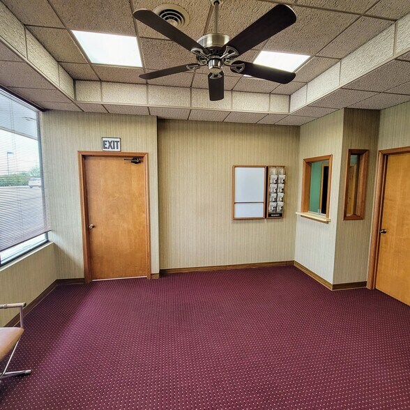 More Photos Of 1200-1216 SW East US-40 Hwy, Blue Springs Medical For Sale
