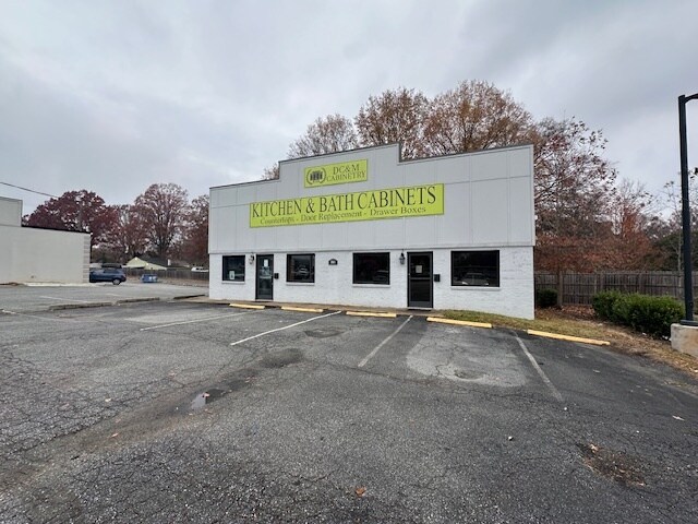 More Photos Of 2916-2918 Battleground, Greensboro General Retail For Lease