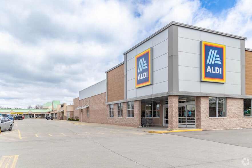 More Photos Of 2546-2586 Constitution Blvd, Beaver Falls Unknown For Lease