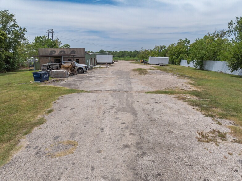 More Photos Of 5320 FM 2004 Rd, Hitchcock Warehouse For Lease