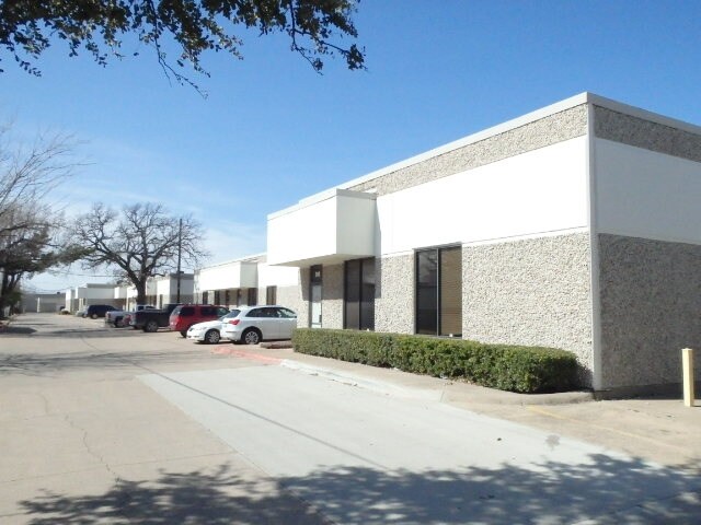 More Photos Of 11150 Morrison, Dallas Showroom For Sale