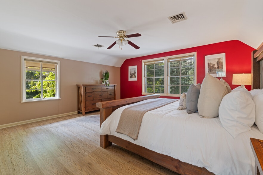 More Photos Of 1001 Cherry Heights Rd, The Dalles Flex For Sale