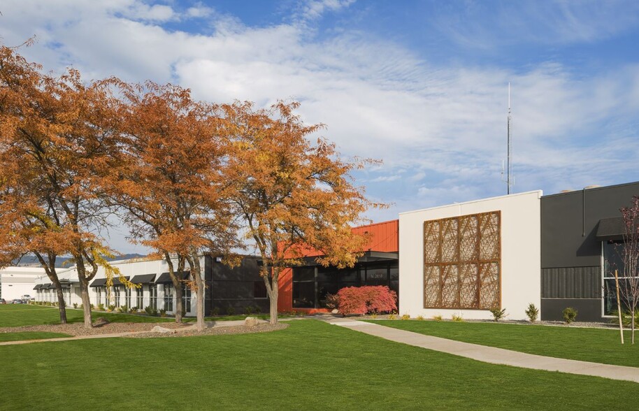 Primary Photo Of 2818 N Sullivan Rd, Spokane Valley Coworking Space