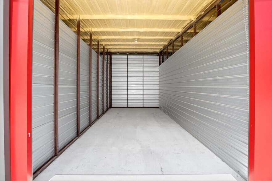 More Photos Of 277 Moses St, Zavalla Self Storage For Sale