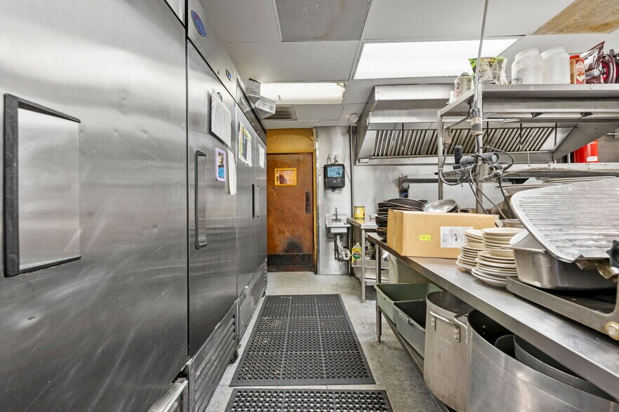 More Photos Of 7390 Shoal Line Blvd, Weeki Wachee Specialty For Sale