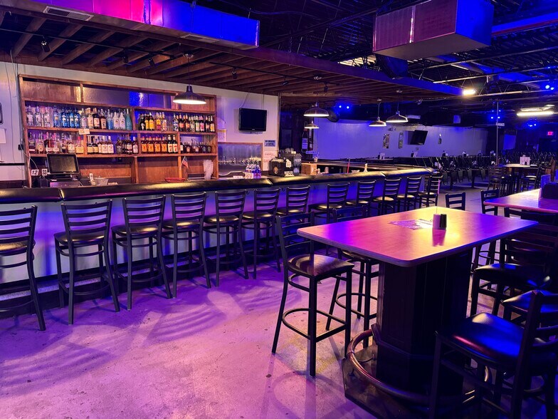 More Photos Of 3080 W State St, Bristol Bar For Sale