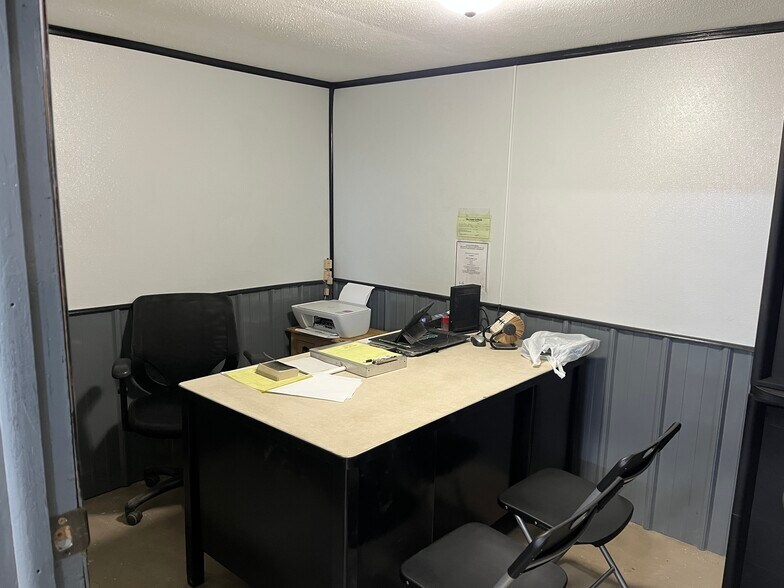 More Photos Of 462 E Reba McEntire Ave, Stringtown Flex For Sale