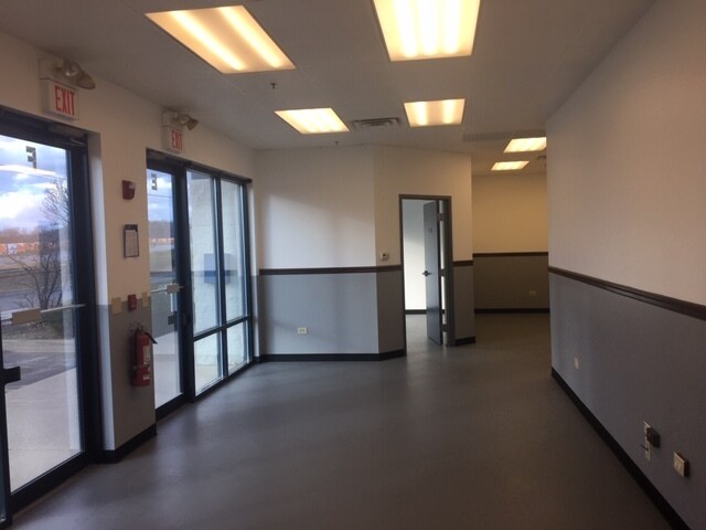 More Photos Of 545 Dakota St, Crystal Lake Industrial For Sale
