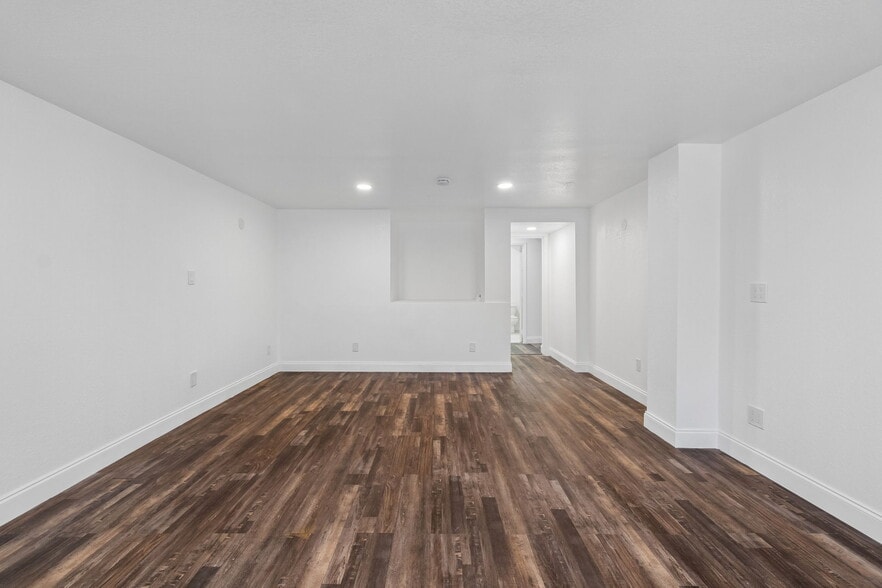 More Photos Of 6536 Lincoln Way N, Saint Petersburg Office For Lease