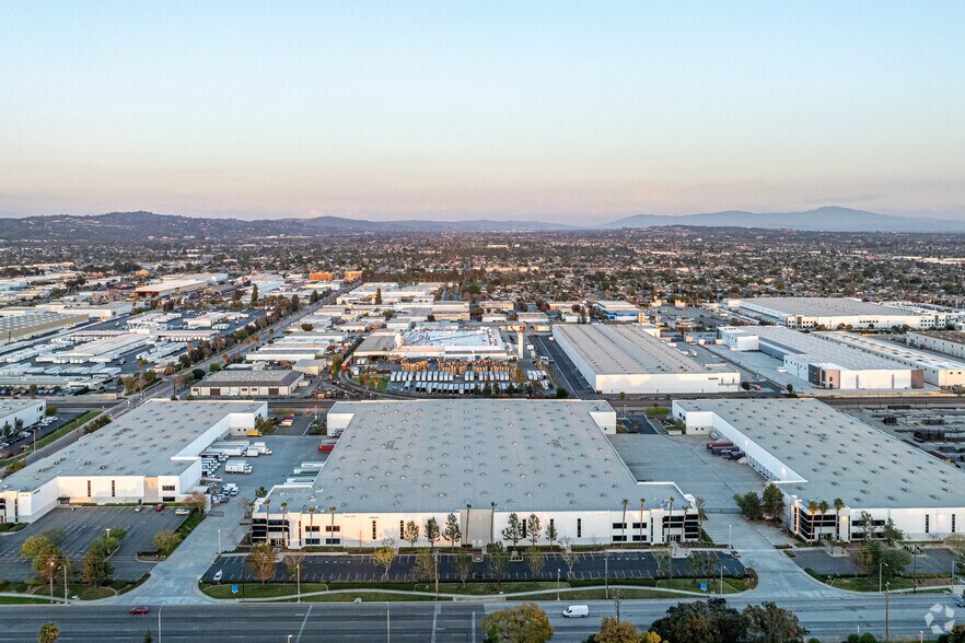 More Photos Of 11130-11290 Bloomfield Ave, Santa Fe Springs Distribution For Lease