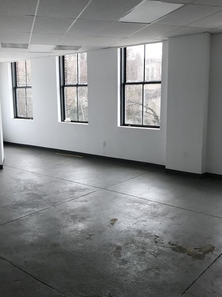 More Photos Of 212 W Roberts Ave, Philadelphia Manufacturing For Lease