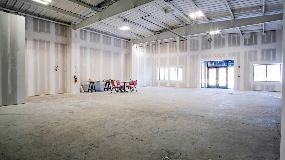 More Photos Of 53 Freemans Bridge Rd, Schenectady Flex For Lease