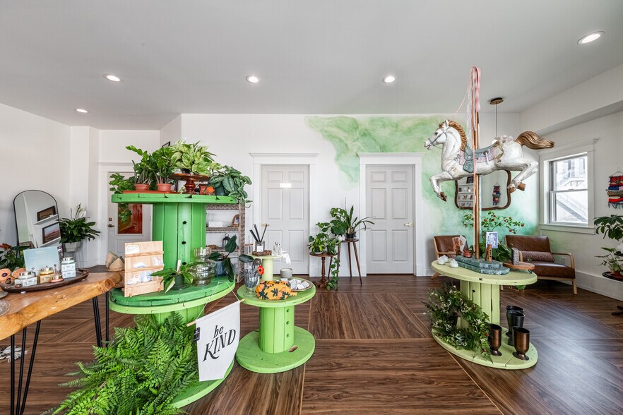 More Photos Of 119 N Jackson St, Perryville General Retail For Sale