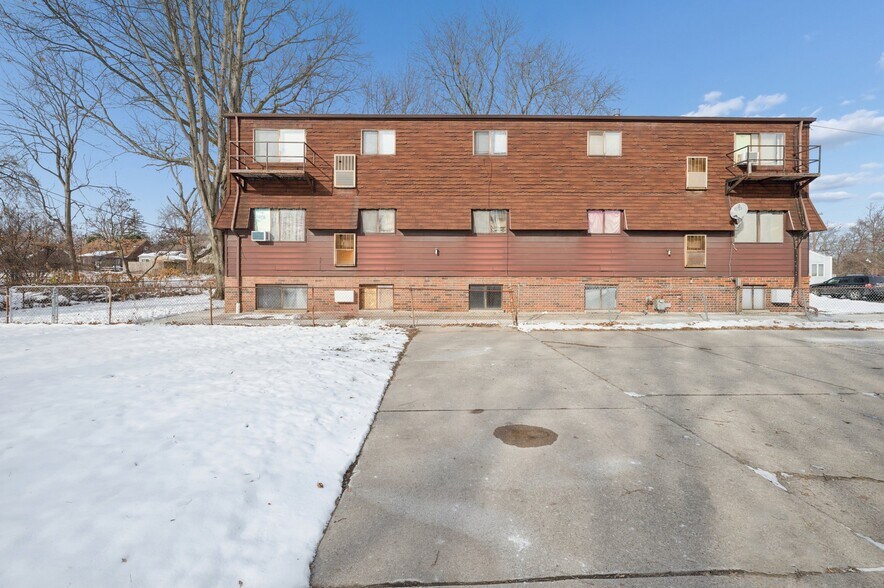 More Photos Of 2061 Tremainsville Rd, Toledo Apartments For Sale
