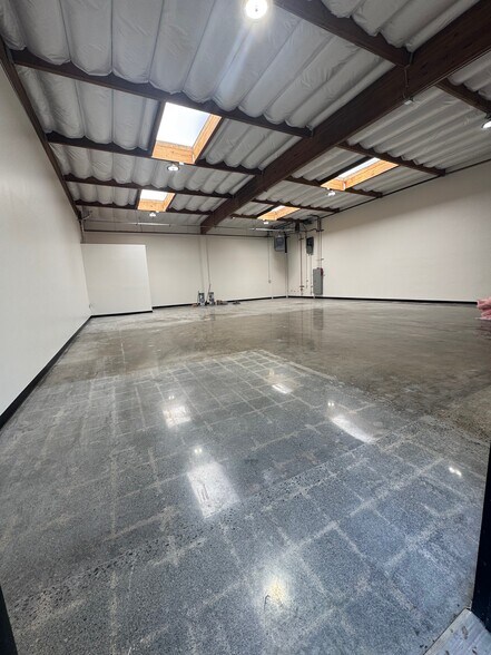 More Photos Of 945 Bransten Rd, San Carlos Service For Lease