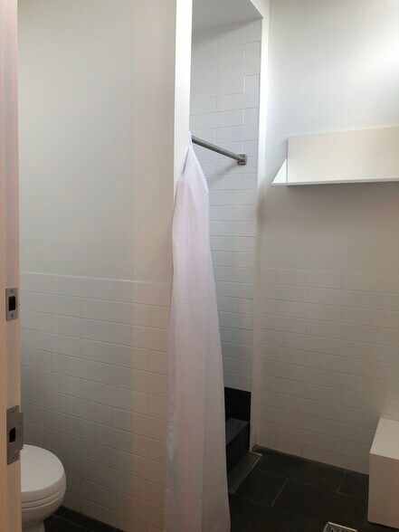 More Photos Of 7 Popham Rd, Scarsdale General Retail For Lease