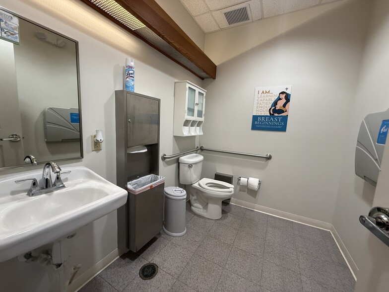 More Photos Of 1900 E Bay Dr, Largo Medical For Sale