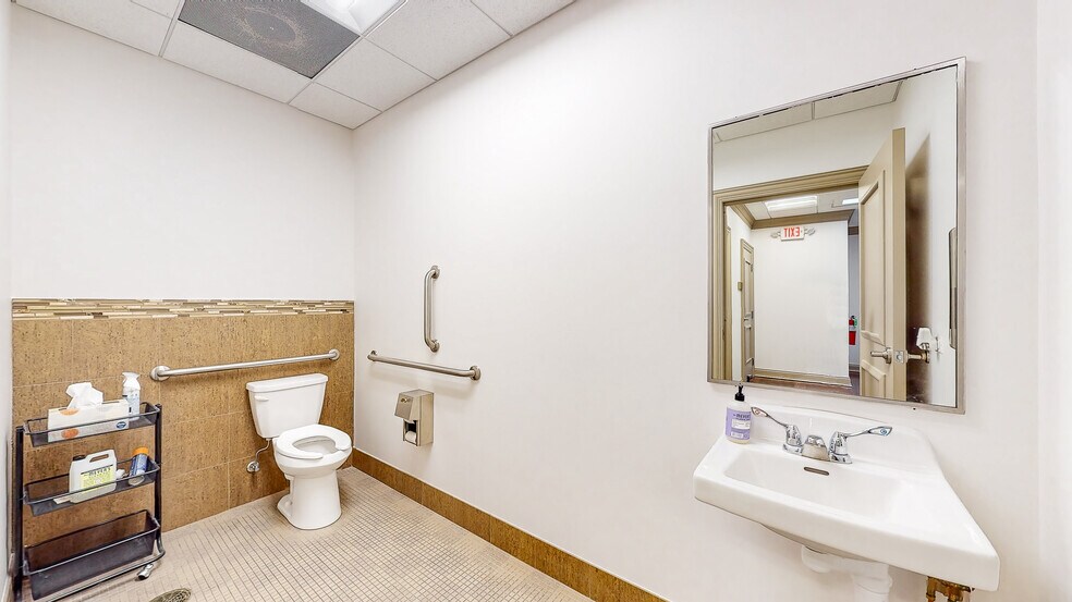 More Photos Of 202 W Main St, St Charles Office For Lease