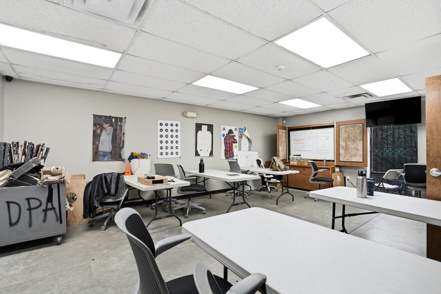 More Photos Of 6190 Parkway North Dr, Cumming Light Distribution For Sale