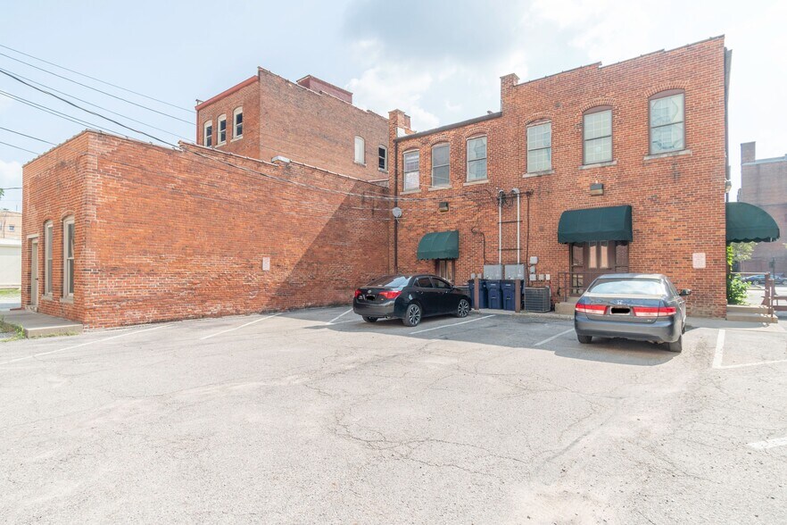 More Photos Of 312 N Wayne St, Piqua Office For Lease
