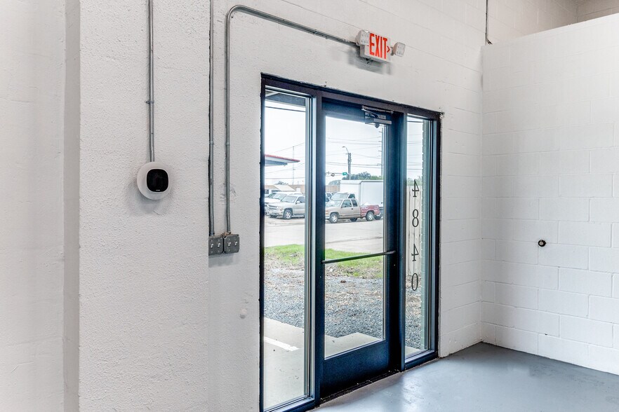 More Photos Of 4840 Memphis St, Dallas Warehouse For Sale