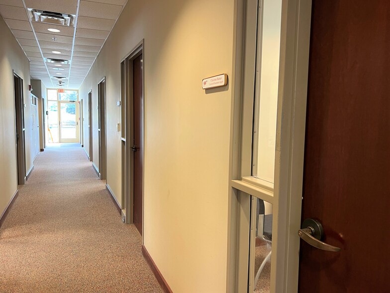 More Photos Of 110 Capital Dr, Knoxville Office For Sale