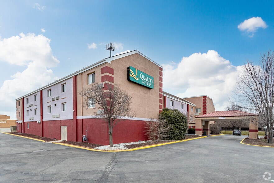 Primary Photo Of 658 S Westdale Dr, Wichita Hotel For Sale
