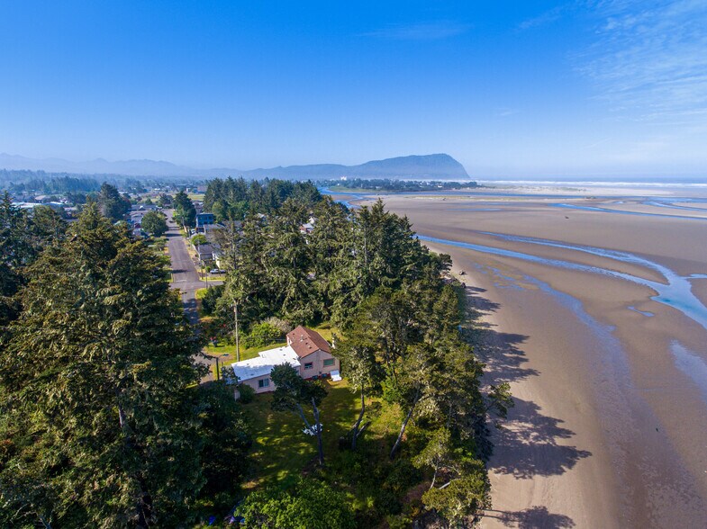 More Photos Of 2624 Neawanna St, Seaside Specialty For Sale