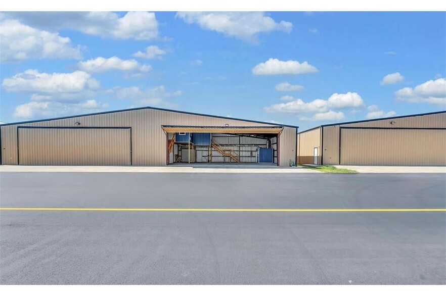 Primary Photo Of 27474 US-84, Mcgregor Airplane Hangar For Sale