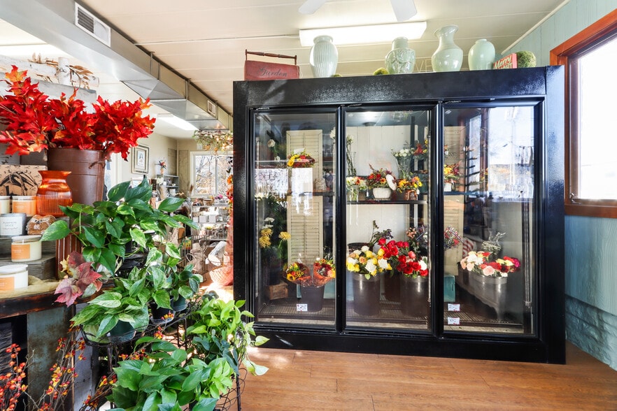 More Photos Of 111 S Fifth St, Walworth Fast Food For Sale