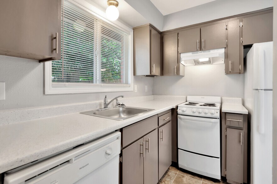 More Photos Of 18140 SW Shaw St, Aloha Apartments For Sale